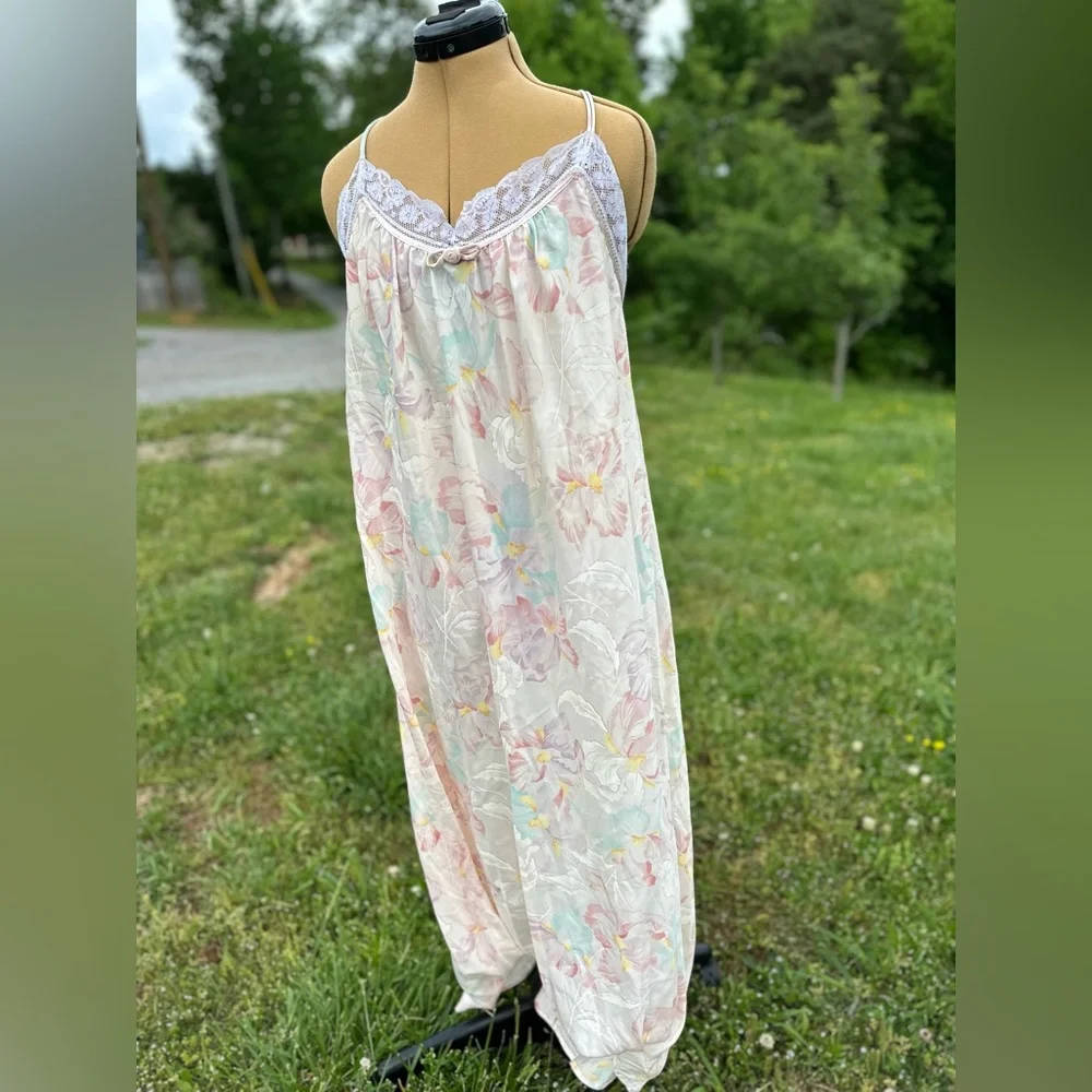 Vintage Christian Dior nightgown slip dress. Pastels. Lace. Christian Dior piece - Picture 2 of 7